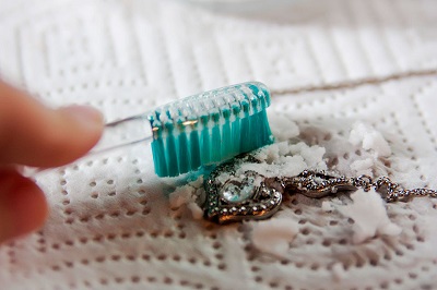 как да почистите сребро с паста за зъби